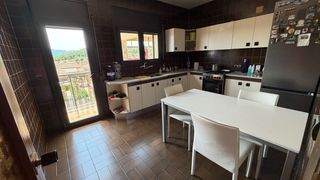 Appartamento in Carretera d'arbúcies 25. Amplio piso de 133 m2 con 2 plazas de aparcamiento, trastero y m