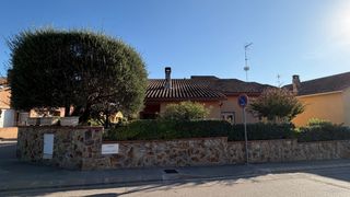 Chalet in Breda. Casa en una sola planta con jardín en venta en breda, situada en
