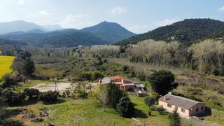 Chalet  Catalunya 26. Oportunidad única masia con restaurante y casa en venta en plena