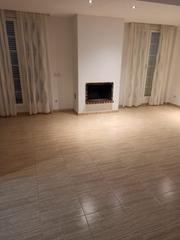 Xalet  Calle libra. Chalet en parla este de 4 dormitorios y 3 baos