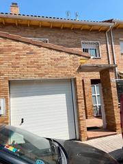 Xalet a Las Lomas. Amplio chalet en seseña con 5 dormitorios y 4 baños.