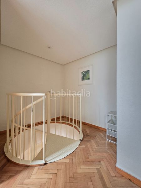 Foto 4593b9ab-ce4e-4cc4-a10f-7fa204d306ec. Dúplex amb calefacció a Sol Madrid