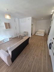 Location Studio  Calle de llanos de escudero. Completamente nuevo a estrenar
