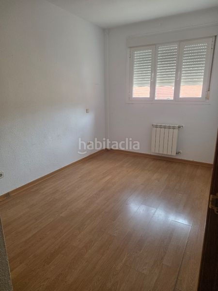 Foto ed6a7dc3-4ff5-4aa1-95f4-8bc64b9efe4a. Pis amb calefacció a Los Rosales Madrid