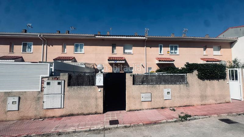 Foto bce7bf66-b8d4-4c43-a28e-9f38acc72e7a. Casa adosada en plaza iglesia 9 chalet adosado 92m en parcela 180m. sin amueblar ni electrodomésticos. en Galápagos