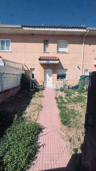 Foto bfd3b361-8810-4693-8a6a-0b52ddccdc1f. Casa adosada en plaza iglesia 9 chalet adosado 92m en parcela 180m. sin amueblar ni electrodomésticos. en Galápagos
