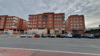 Business premise in Calle federica montseny 44. Local comercial con salida humos. amplia fachada.