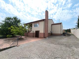 Chalet à Calle chopos 33. Chalet independiente 1 planta. sin comisiones. estudiamos financ