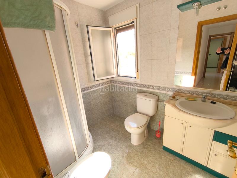 Foto 467ed6df-ff02-4948-bfe2-6fb72bb53db6. Xalet amb xemeneia calefacció aparcament a Galápagos