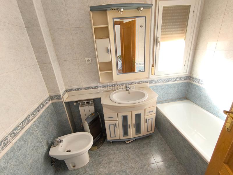 Foto 52bb26e9-aa4c-4f88-96f7-61bebe40cf77. Xalet amb xemeneia calefacció aparcament a Galápagos