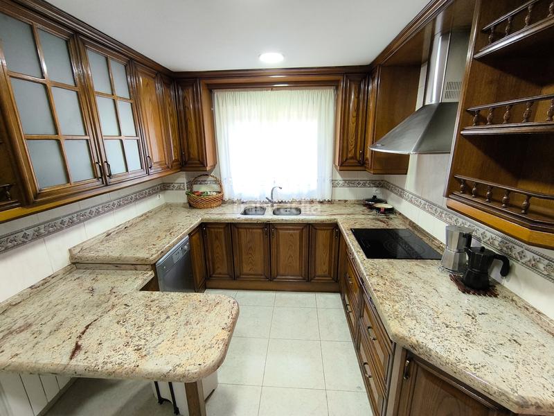 Foto 99a6e8f3-77e0-4ad6-bf6a-11e63828e3de. Xalet amb xemeneia calefacció aparcament a Galápagos