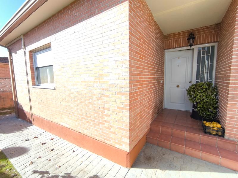 Foto c6a2b141-23a2-40cb-8ace-b1b74dcfb343. Xalet amb xemeneia calefacció aparcament a Galápagos