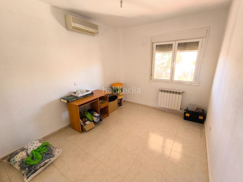 Foto ddb8d338-83fe-4215-ba39-2416444f7873. Xalet amb xemeneia calefacció aparcament a Galápagos