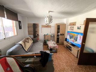 Casa adossada  Calle salvador dalí 17. Chalet adosado en perfecto estado.  buhardilla y garaje. sin com