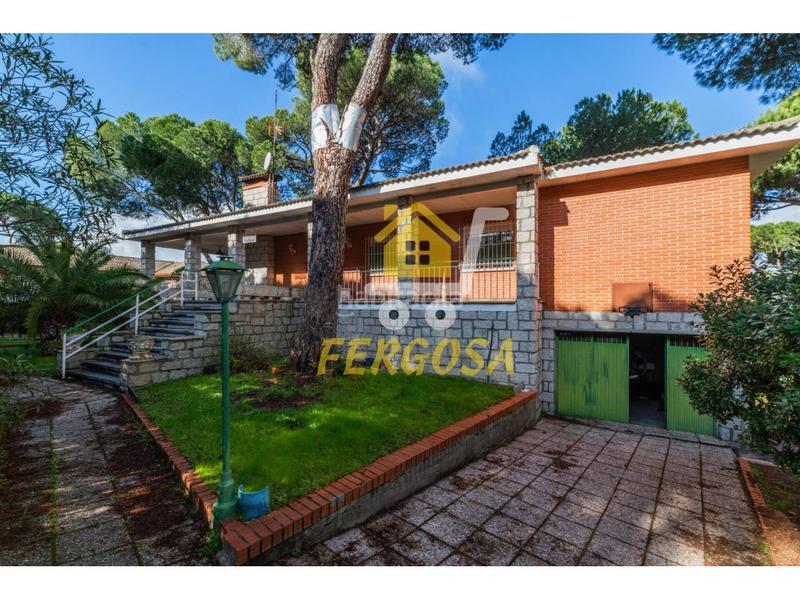 Foto 9116161f-1af2-4923-892f-3f336668d90b. Chalet  independiente en pinar en Almorox