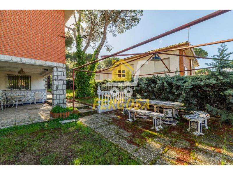 Foto a2bd6d46-2a44-4742-aa5b-aff22f37204a. Chalet  independiente en pinar en Almorox