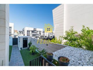 Maison jumelée à La Dehesa - El Pinar. Chalet pareado en navalcarnero