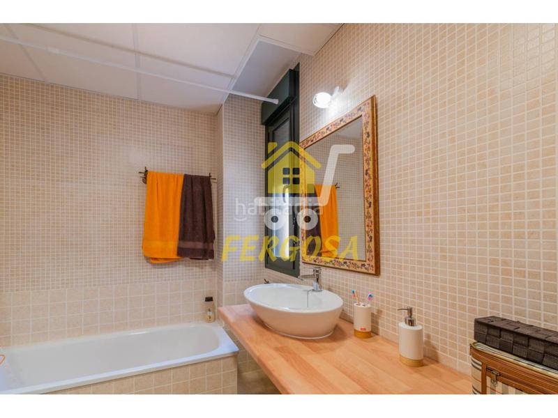 Foto 03f37a3b-94cf-450c-8654-7c0fa1ed3ef3. Casa aparellada amb calefacció piscina a Escalona