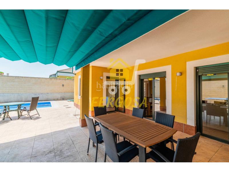 Foto 0c1835d1-955b-4ef6-a04d-d8397da1fdb3. Casa aparellada amb calefacció piscina a Escalona