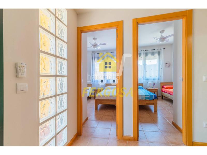 Foto 23ce409b-0178-4d98-a749-050e72e2b704. Casa aparellada amb calefacció piscina a Escalona