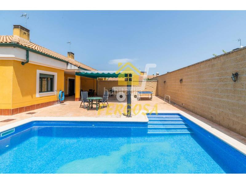 Foto 3029e9d7-5c9e-48b8-8284-1b3b45c5f7f5. Casa aparellada amb calefacció piscina a Escalona