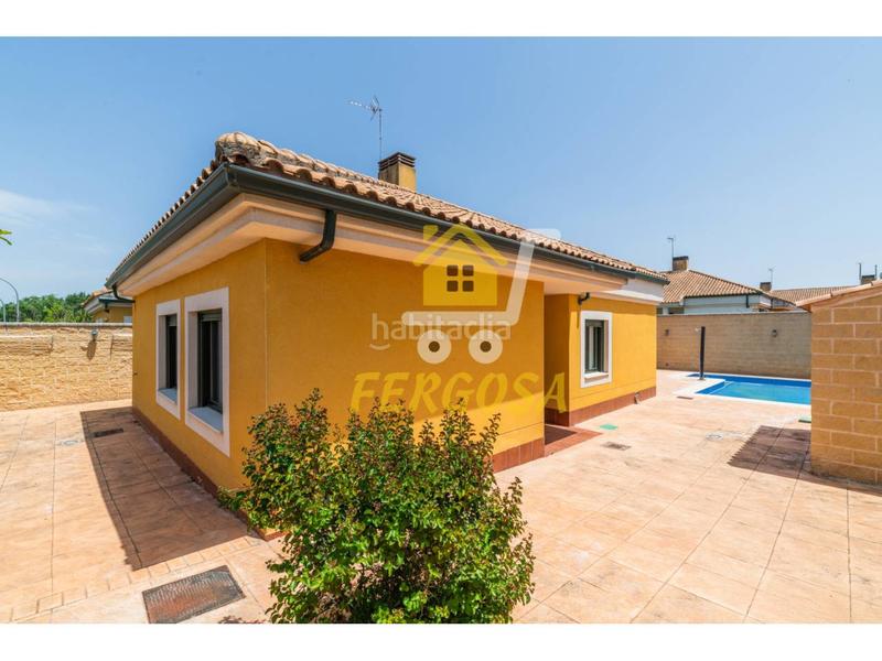 Foto 3f442030-6048-42bd-8a94-37c7e8092398. Casa aparellada amb calefacció piscina a Escalona