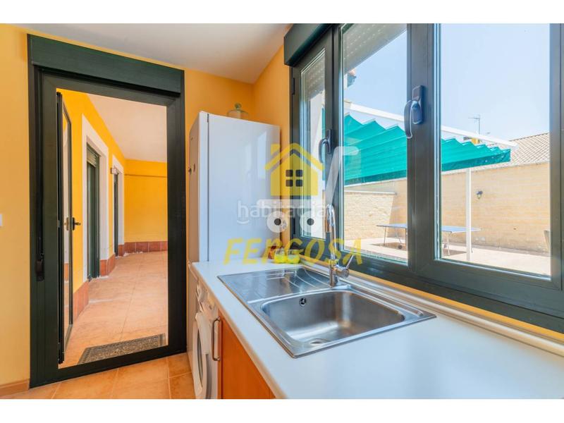 Foto 671de7ea-f30b-48b7-ab92-a49ba1193ef4. Casa aparellada amb calefacció piscina a Escalona