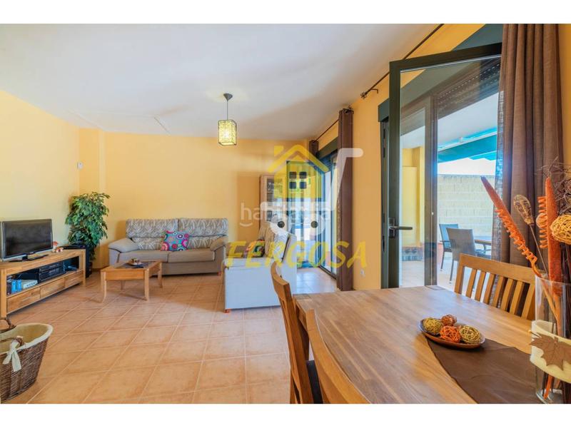 Foto 7f37dc07-ac58-4c8b-9b0d-88fd153565d6. Casa aparellada amb calefacció piscina a Escalona