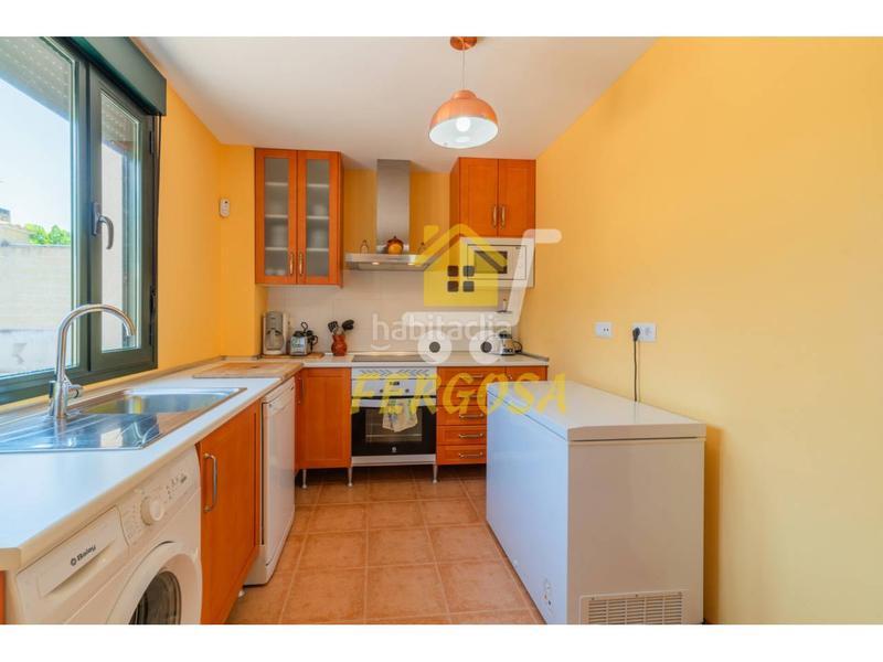 Foto 98be1f8d-fc71-4593-9563-b7d5b3b1d8b6. Casa aparellada amb calefacció piscina a Escalona