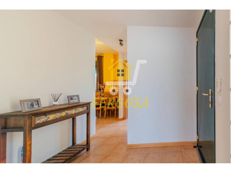 Foto b34c976f-7970-4db2-9fc7-502a4692f15d. Casa aparellada amb calefacció piscina a Escalona