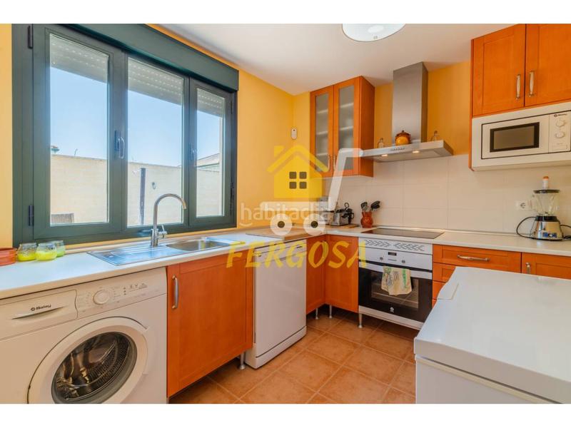 Foto b3fd42a4-89a5-4eef-aed2-a688f41cbedb. Casa aparellada amb calefacció piscina a Escalona