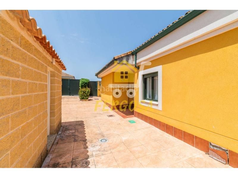 Foto ba175c04-5664-4e5c-a9eb-da983ad58ffb. Casa aparellada amb calefacció piscina a Escalona