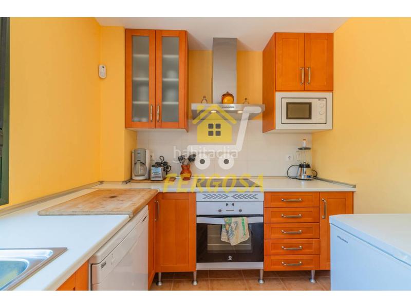 Foto f29dd012-4afb-4ccd-857b-8843caa768b6. Casa aparellada amb calefacció piscina a Escalona