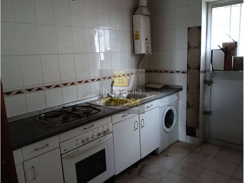 Foto 58a64967-8181-48a3-8a89-458f7a4bd482. Local commercial dans calle plaza de la constitucion 2 dans Nombela