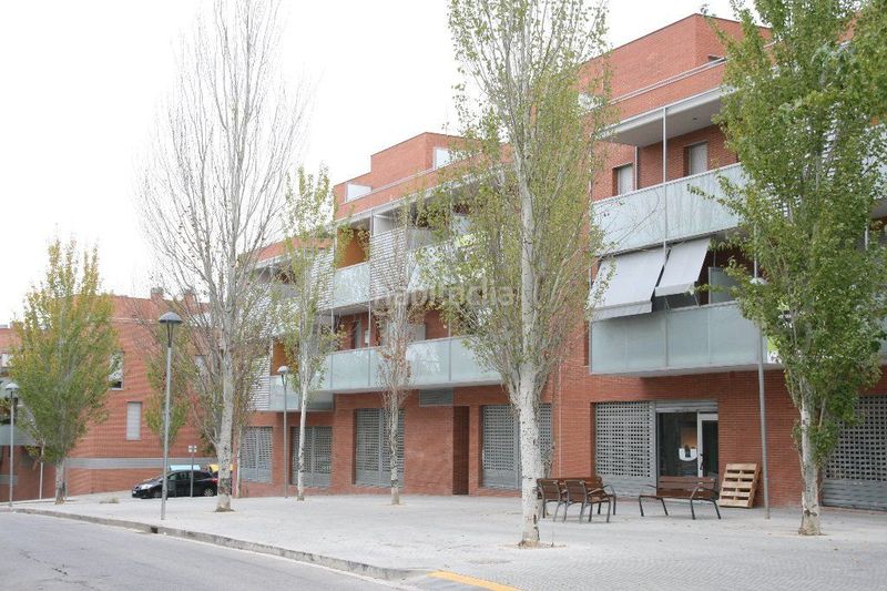 Foto 49e4f965-202f-4473-9476-7f9e9f9087cc. Local comercial a Mercat Rubí