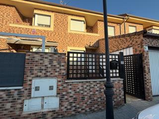 Chalet  Calle mara moliner. Chalet adosado en loeches