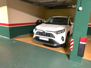 Aparcament cotxe a Calle platino 3. Amplio garaje para coche y moto