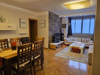 Appartement  Avenida de la constitución. Amplio y luminoso piso de 3 habitaciones con garaje y piscina en