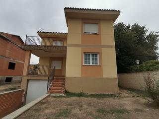 Xalet en Plaza mayor 2. Chalet en venta