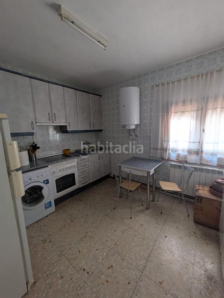 Foto b46d3528-4ce4-45b7-927c-d059ca9c1fe0. Piso en avenida de la constitución 120 piso centrico en Estremera