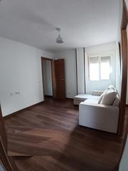 Lloguer Àtic  Calle de los fundadores. Somos un equipo de profesionales que esta a disposición de las n