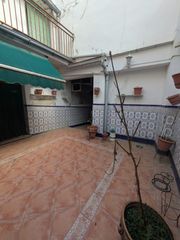 Casa  Calle del carmen 3. Casa con local comercial