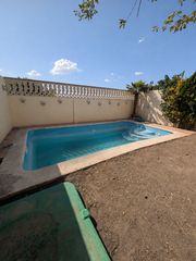 Chalet à Fuentidueña de Tajo. Oportunidad chalet adosado con piscina