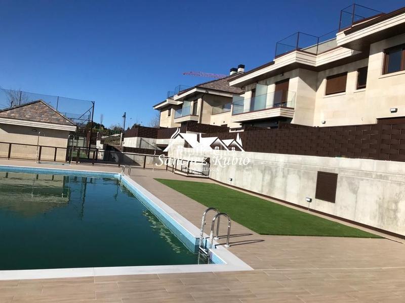 Foto f081356e-a29e-43bb-855e-0cd0e2fe3a6a. Location appartement avec chauffage parking piscine dans Galapagar