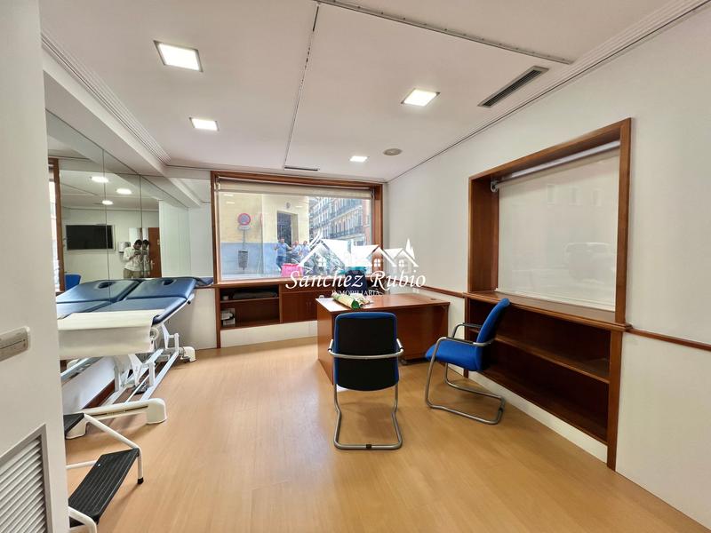 Foto 7c0bc578-edc8-4d27-908f-5a97fe6e9d31. Locale commerciale con riscaldamento in Argüelles Madrid