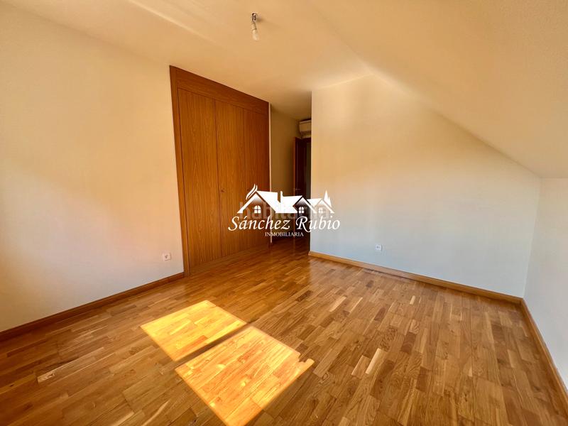 Foto 75d41752-49ef-484a-bf31-e7e384dc5d63. Chalet en El Monte Torrelodones