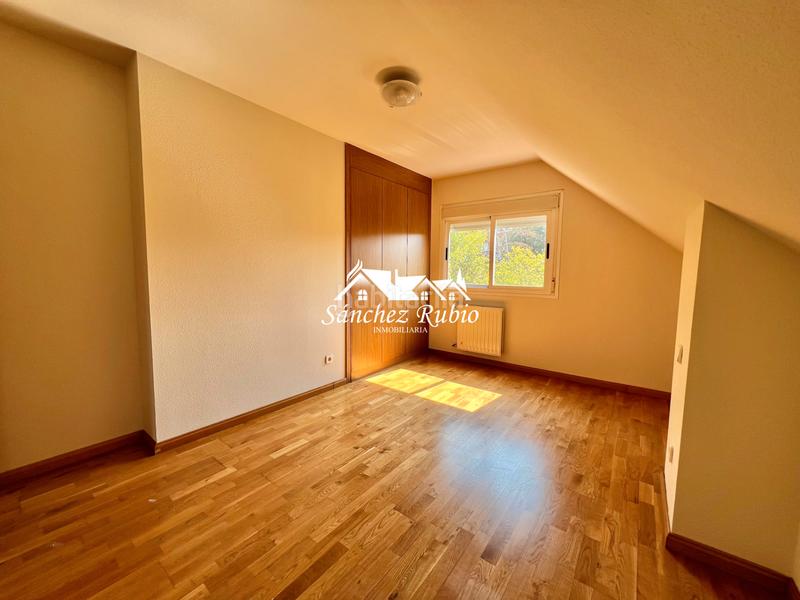 Foto e7a533bd-f1b8-4c16-85fb-fc4dfaf75dae. Chalet en El Monte Torrelodones