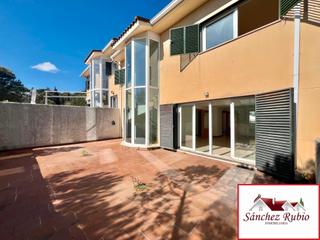 Maison jumele en Calle emilia pardo bazn 7. Chalet pareado en parquelagos