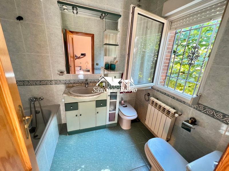 Foto 39098234-5b8d-4798-96ac-864da2ba74d9. Chalet in calle san antonio 67 in Parque de la Coruña-Las Suertes Collado Villalba