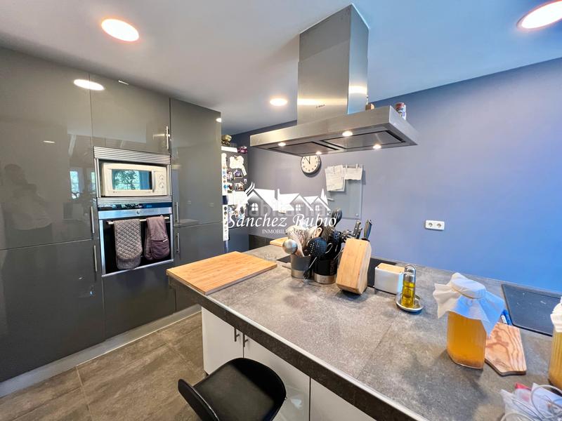 Foto 68042c23-8cc1-4c75-a9a5-02f8555b88ad. Casa aparellada a calle zarrazin 7 a Hoyo de Manzanares